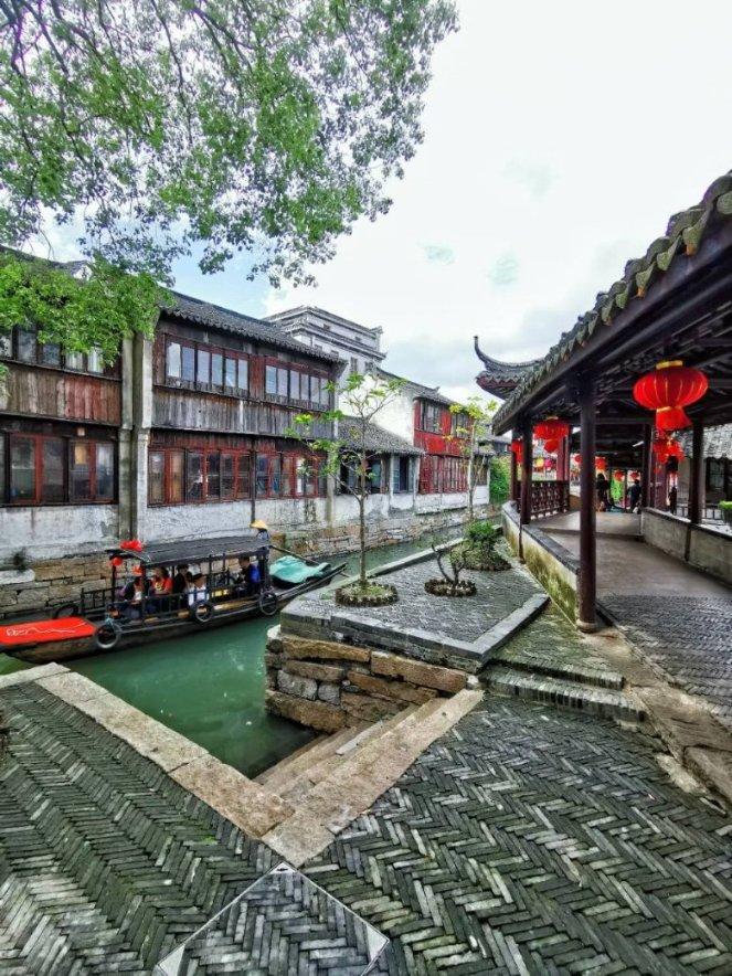 在瓦伦西亚王国建立阿拉贡人的迁徙流，与土地的联系非常紧密